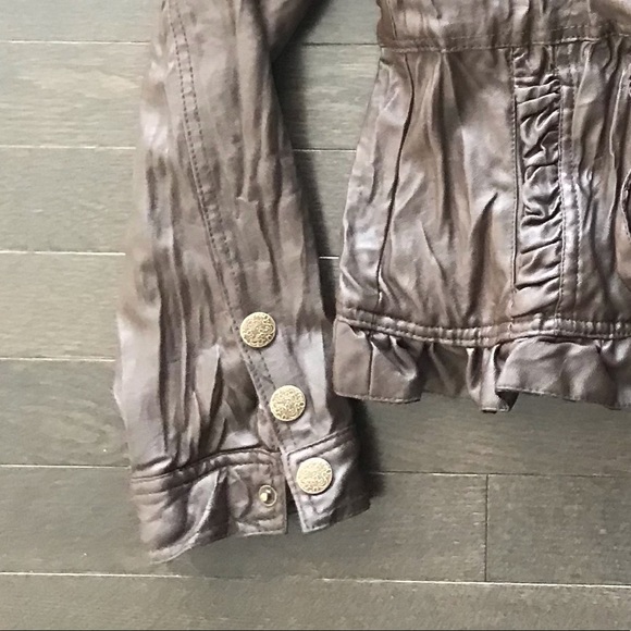 🛒 LAST CALL‼️ Faux Ladies Leather Blazer - Picture 2 of 4